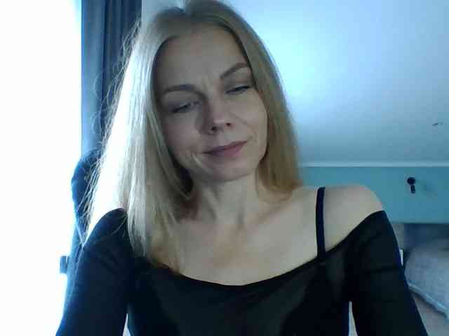 BlondaTina webcam