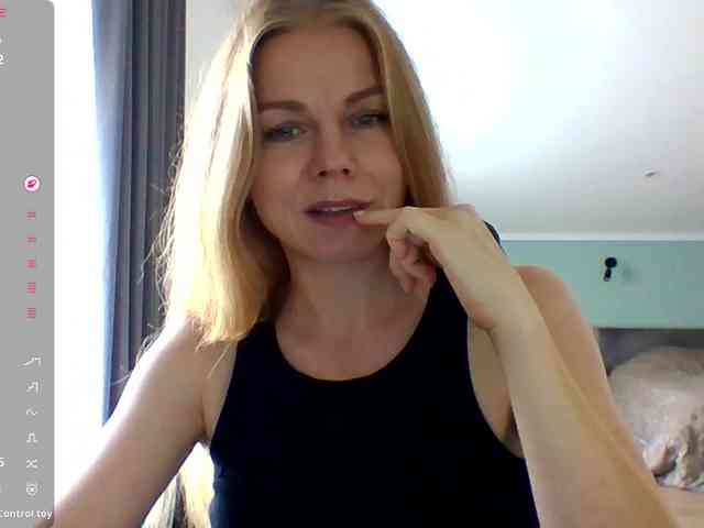 BlondaTina webcam