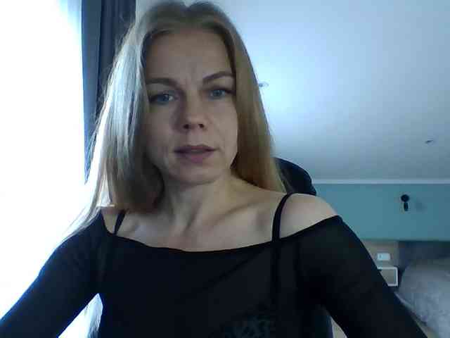 BlondaTina webcam