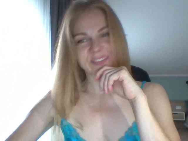 Model: BlondaTina