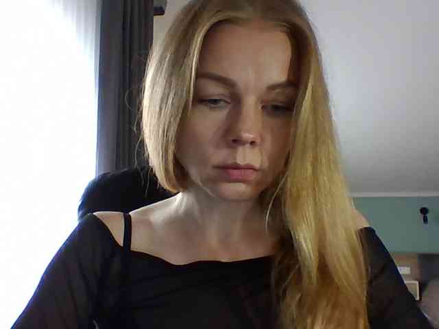 BlondaTina webcam