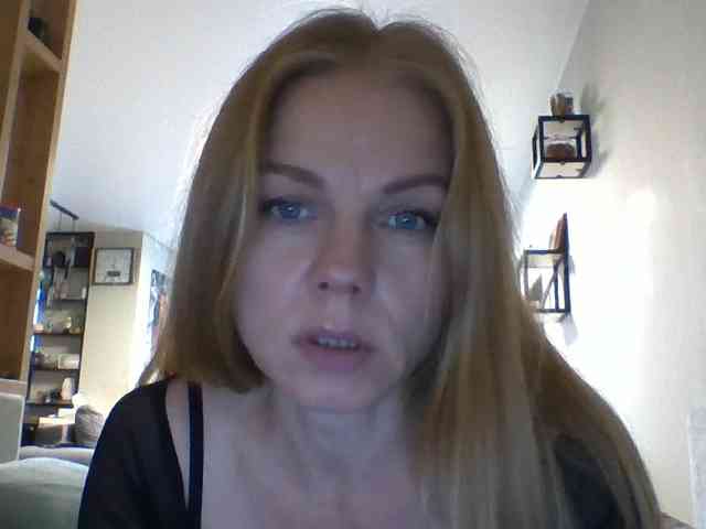 BlondaTina webcam