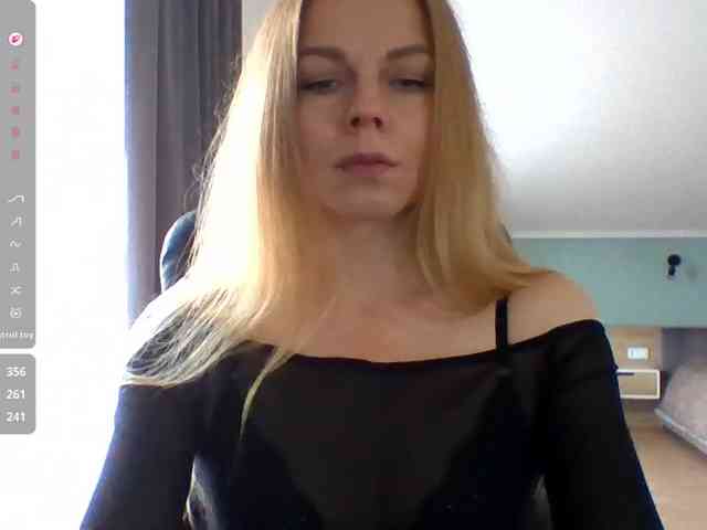 BlondaTina webcam