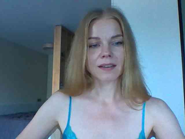 BlondaTina webcam