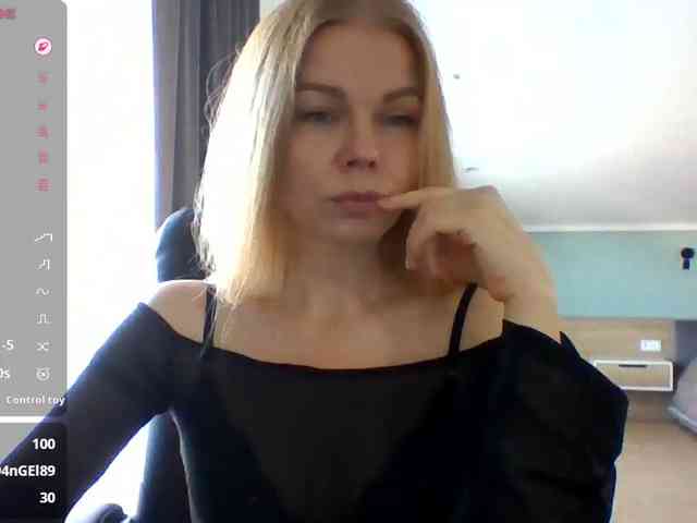 BlondaTina webcam