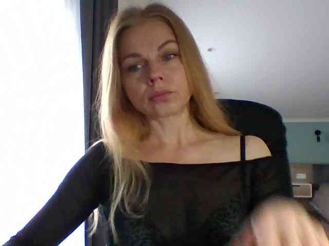 BlondaTina webcam