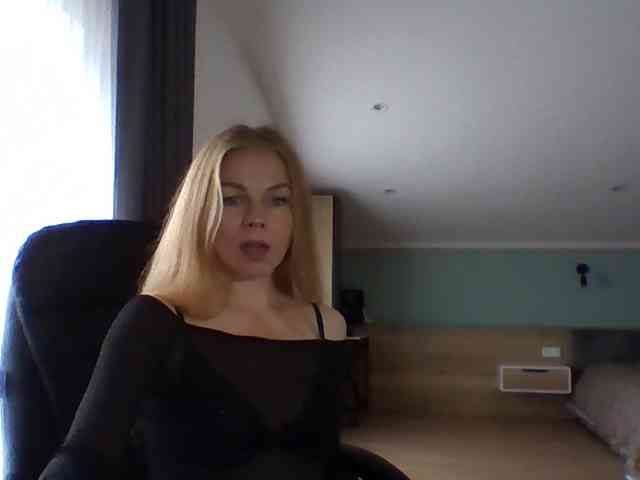 BlondaTina webcam