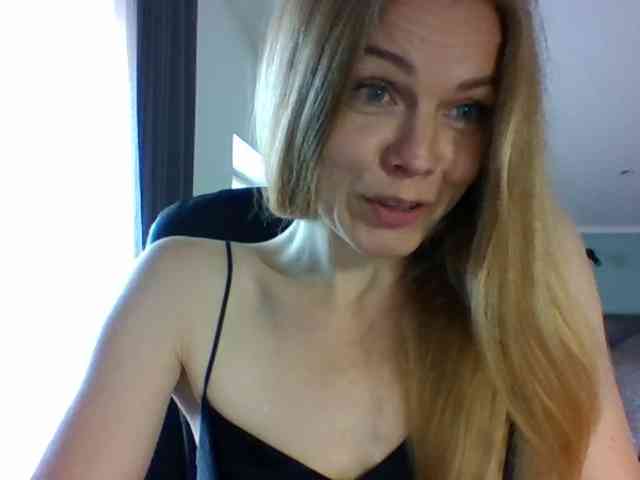 BlondaTina webcam