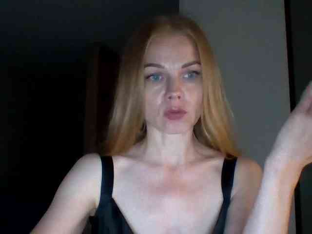 BlondaTina webcam
