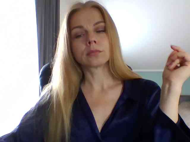 BlondaTina webcam