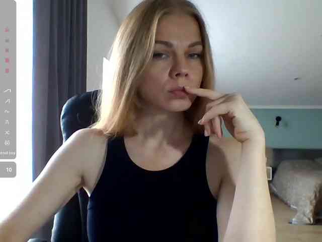 BlondaTina webcam