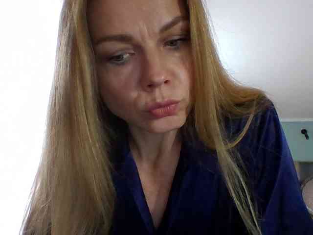 BlondaTina webcam