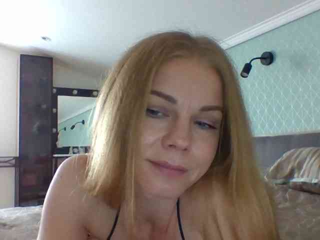 BlondaTina webcam