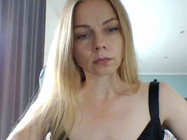 BlondaTina webcam