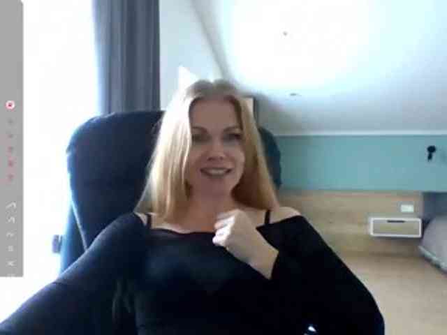 BlondaTina webcam