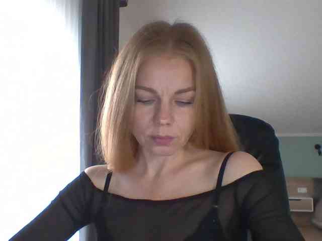 BlondaTina webcam