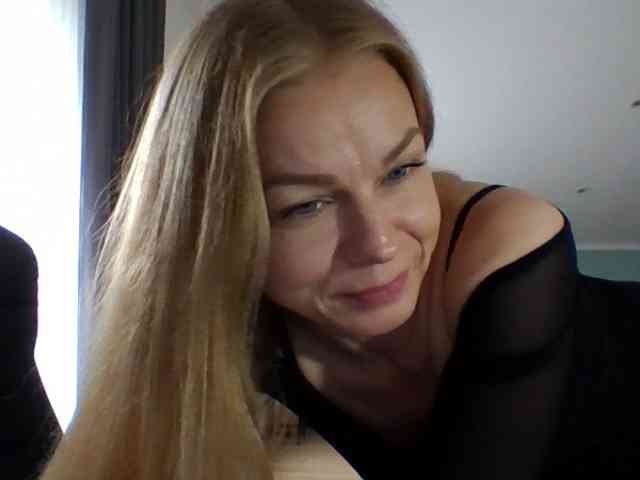 BlondaTina webcam
