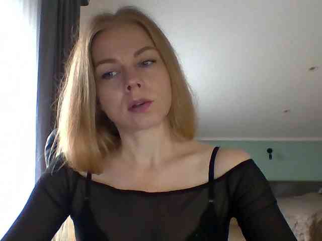 BlondaTina webcam
