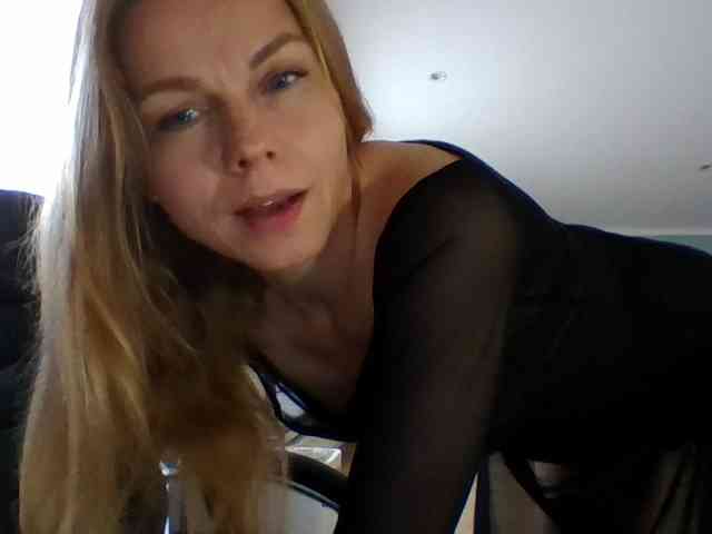 BlondaTina webcam