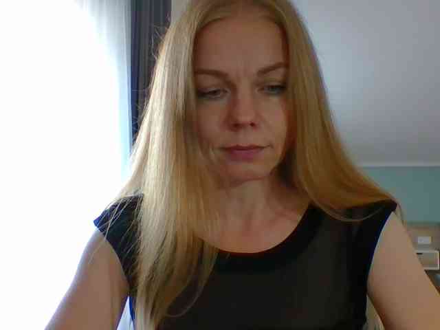 BlondaTina webcam