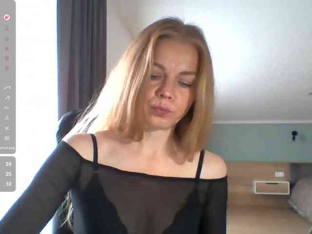 BlondaTina webcam