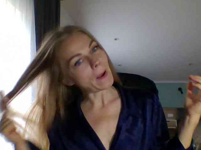 BlondaTina webcam