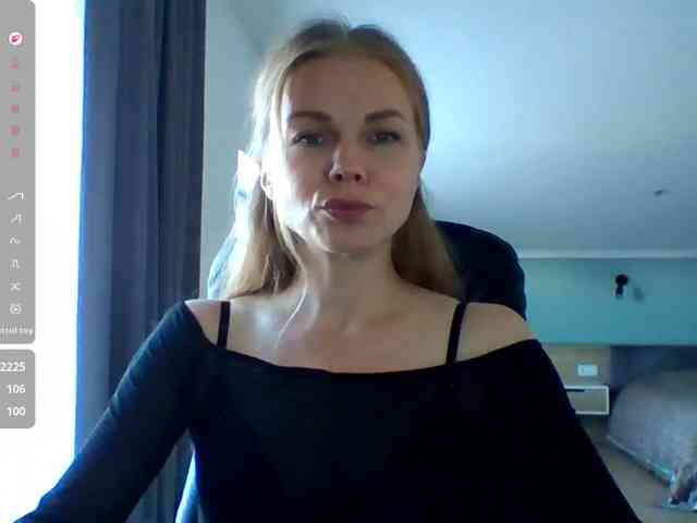 BlondaTina webcam