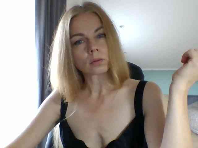 BlondaTina webcam