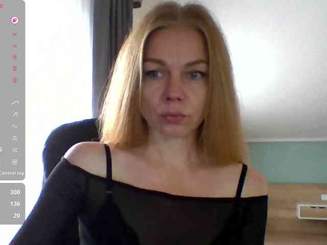 BlondaTina webcam
