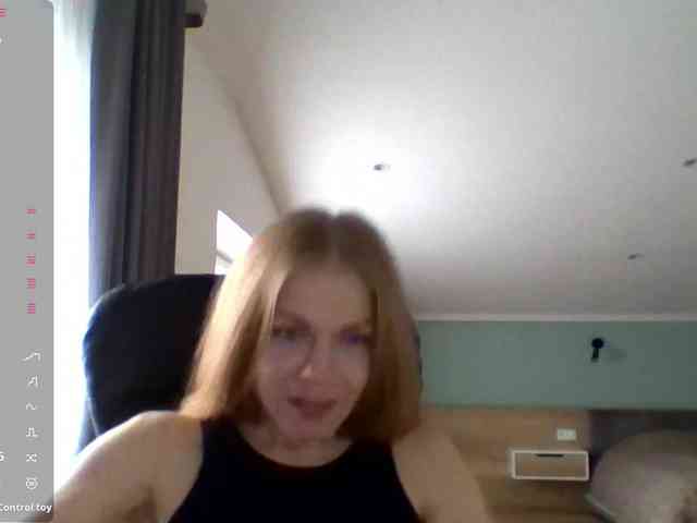 BlondaTina webcam