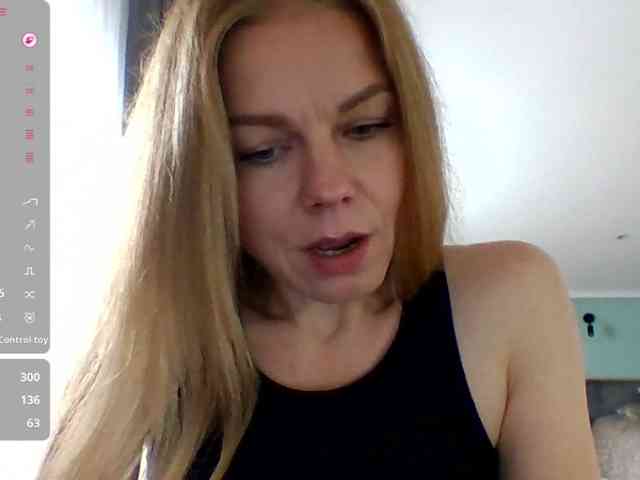 BlondaTina webcam
