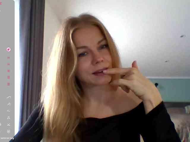 BlondaTina webcam