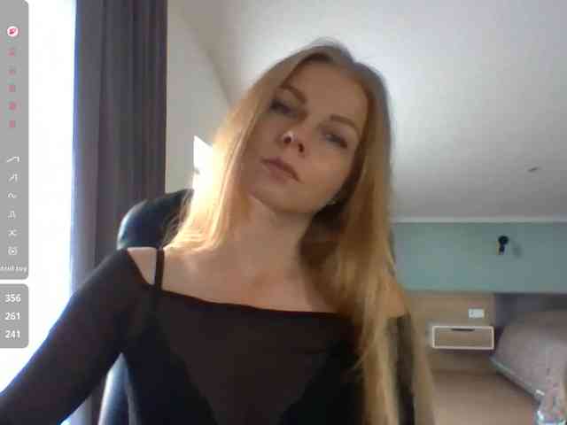 BlondaTina webcam