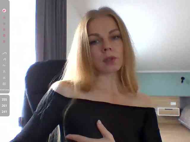 BlondaTina webcam
