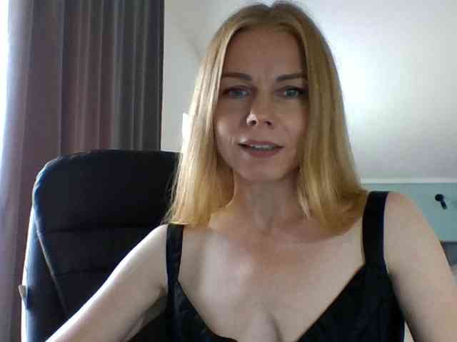 BlondaTina webcam