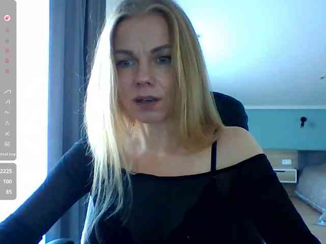 BlondaTina webcam
