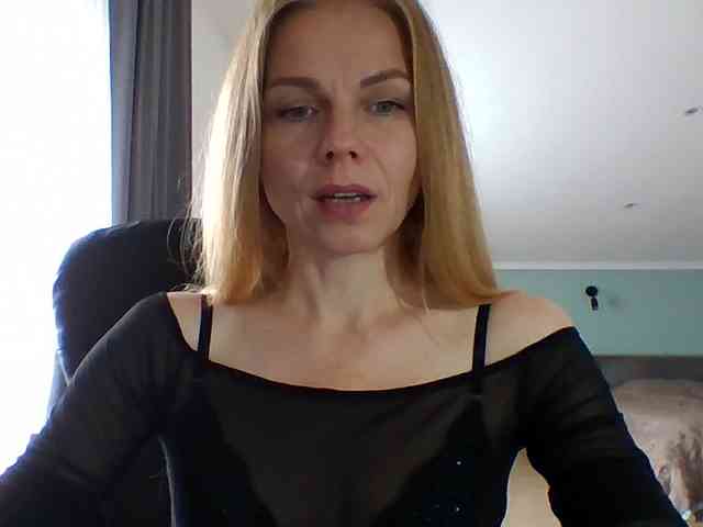 BlondaTina webcam