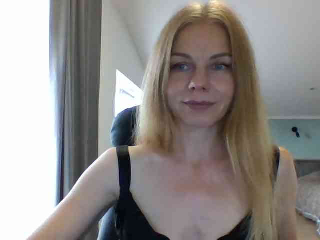 BlondaTina webcam