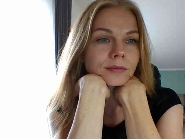 BlondaTina webcam