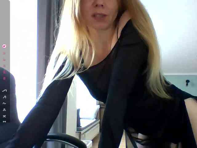 BlondaTina webcam