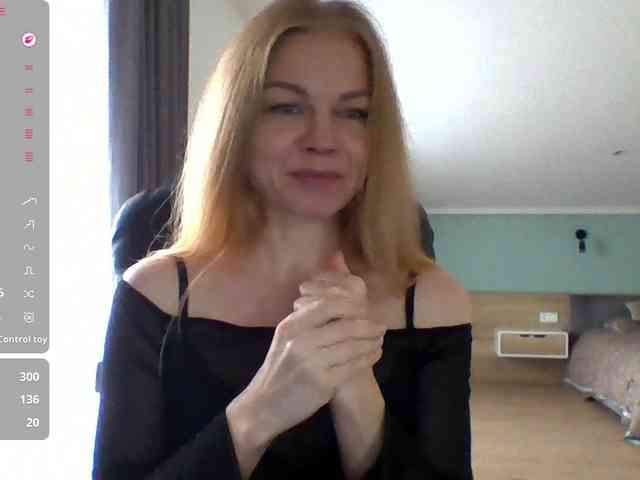 BlondaTina webcam