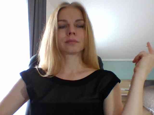 BlondaTina webcam