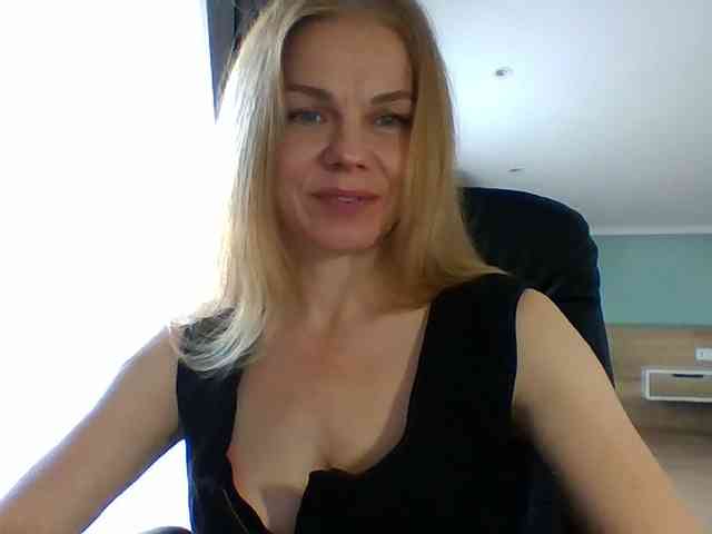 BlondaTina webcam