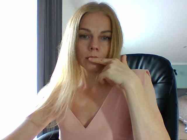 Tina45516 Live Webcam on BongaCams