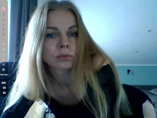BlondaTina webcam