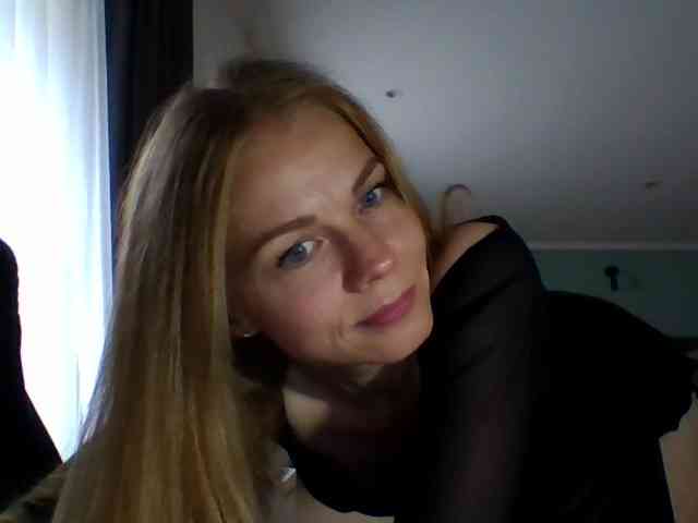 BlondaTina webcam