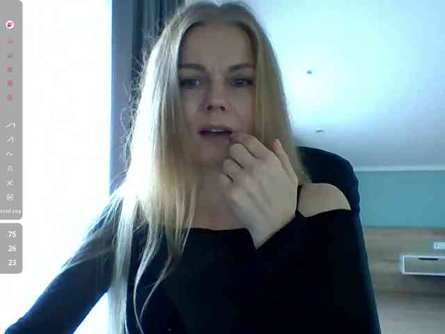 BlondaTina webcam