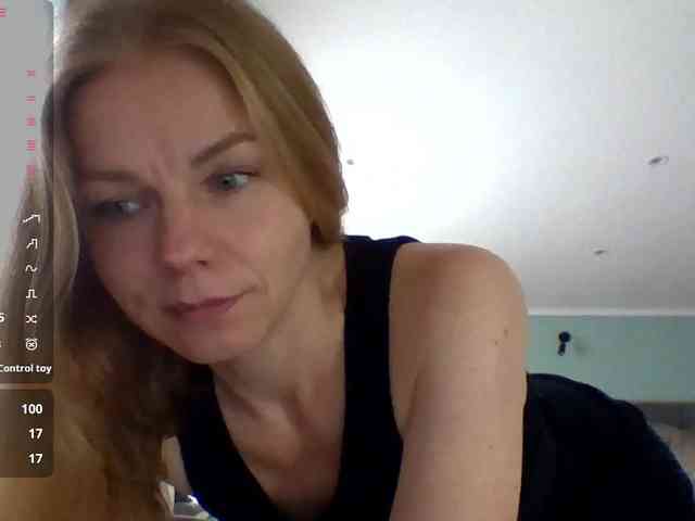 BlondaTina webcam