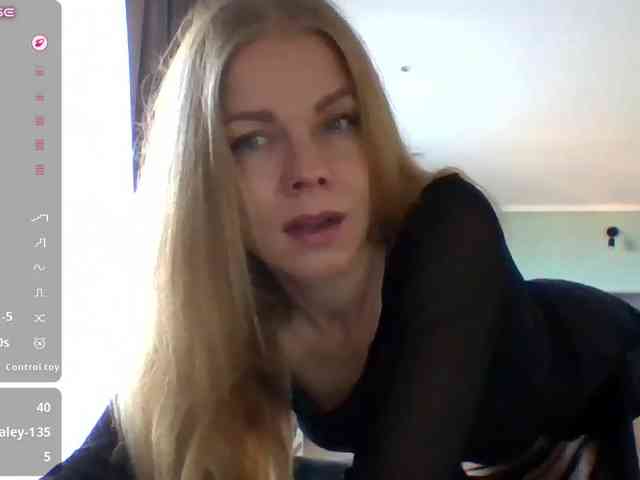 BlondaTina webcam