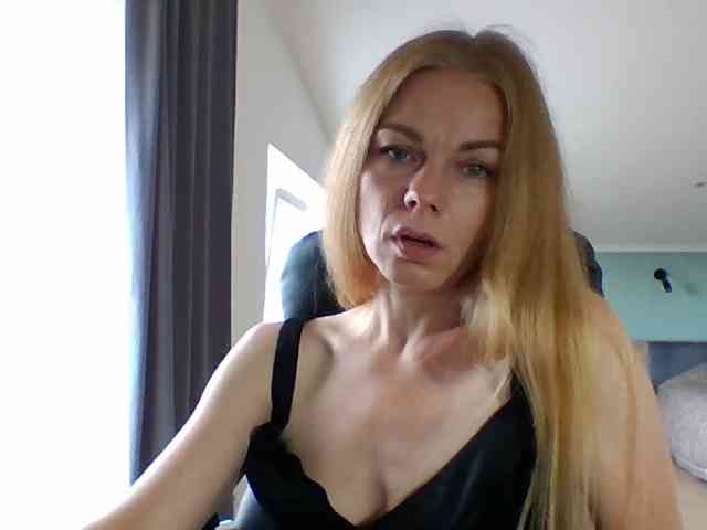 BlondaTina webcam